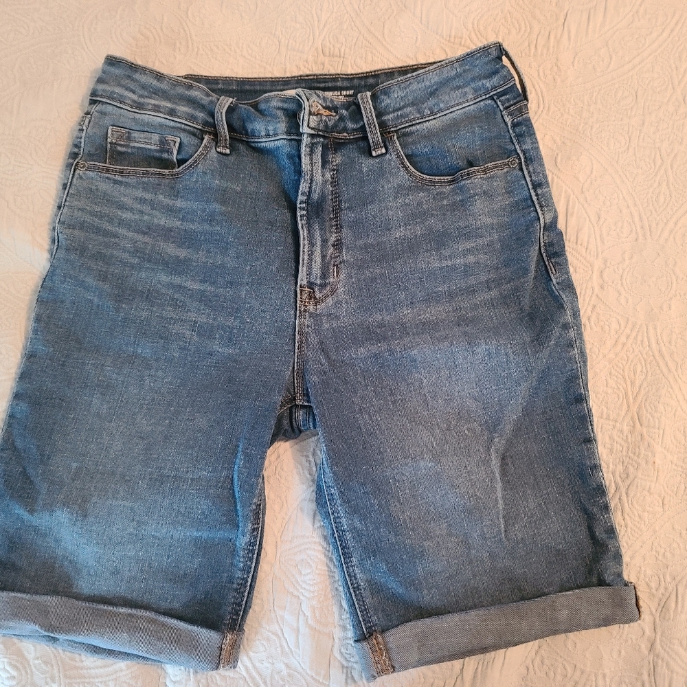 Old Navy Bermuda shorts